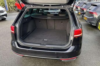 Volkswagen Passat Estate 2.0 TDI R-Line 5dr DSG [Panoramic Roof] [7 Speed]