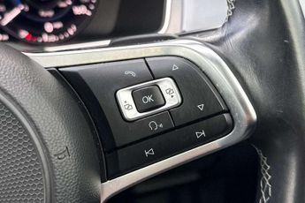 Volkswagen Passat Estate 2.0 TDI R-Line 5dr DSG [Panoramic Roof] [7 Speed]