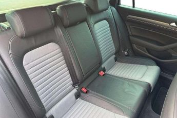 Volkswagen Passat Estate 2.0 TDI R-Line 5dr DSG [Panoramic Roof] [7 Speed]