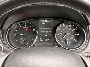 Nissan Qashqai 1.2 DiG-T N-Connecta 5dr Xtronic