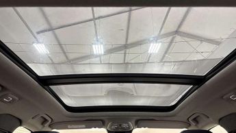 Volvo XC40 2.0 B4P Ultimate Dark 5dr Auto