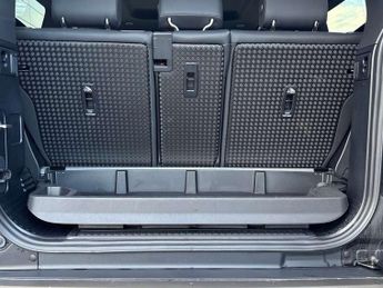 Land Rover Defender 3.0 D350 X-Dynamic SE 90 3dr Auto