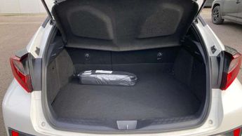 Toyota C-HR 2.0 Hybrid Design 5dr CVT