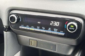 Toyota Yaris 1.5 Hybrid Design 5dr CVT