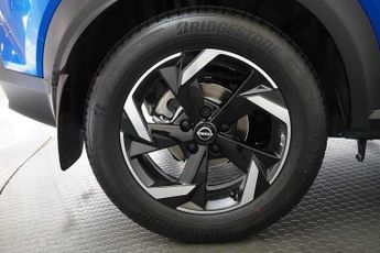 Nissan Juke 1.6 Hybrid N-Connecta 5dr Auto