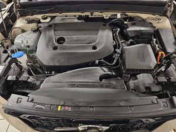 Volvo XC40 2.0 B4P Ultra Dark 5dr Auto