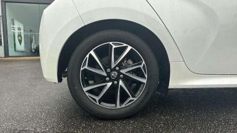 Toyota Yaris 1.5 Hybrid Design 5dr CVT