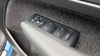 Volvo XC40 2.0 B4P Ultra Dark 5dr Auto