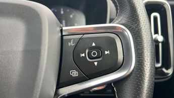 Volvo XC40 2.0 D4 [190] R DESIGN Pro 5dr AWD Geartronic