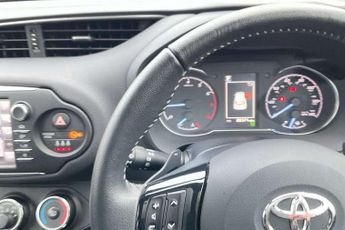 Toyota Yaris 1.5 VVT-i Design 5dr CVT