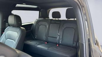 Land Rover Defender 3.0 D250 X-Dynamic SE 90 3dr Auto