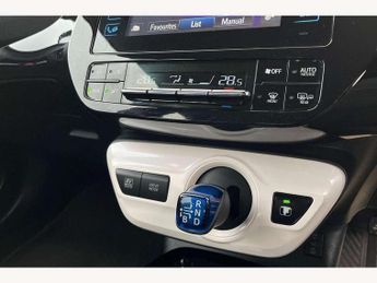 Toyota Prius 1.8 VVTi Business Edition Plus 5dr CVT
