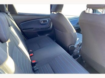 Toyota Yaris 1.5 Hybrid Red Bi-tone 5dr CVT