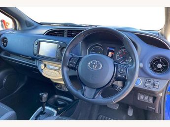 Toyota Yaris 1.5 Hybrid Red Bi-tone 5dr CVT