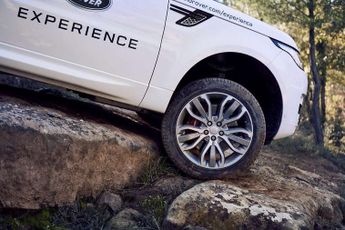 Land Rover Defender 3.0 D200 Hard Top Auto