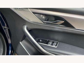 Jaguar F-Pace 2.0 P400e R-Dynamic SE 5dr Auto AWD