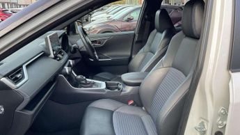Toyota RAV4 2.5 VVT-i Hybrid Dynamic 5dr CVT