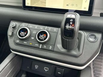 Land Rover Defender 3.0 D250 X-Dynamic SE 90 3dr Auto