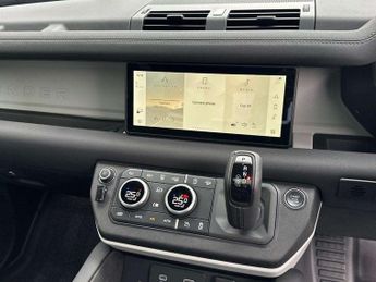 Land Rover Defender 3.0 D250 X-Dynamic SE 90 3dr Auto