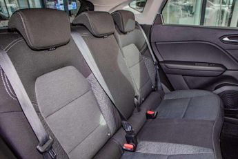 Renault Captur 1.6 E-Tech full hybrid 145 Evolution 5dr Auto