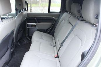 Land Rover Defender 3.0 D250 SE 110 5dr Auto