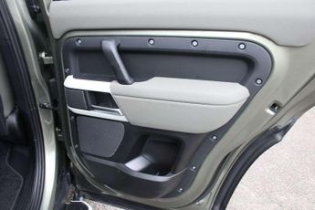 Land Rover Defender 3.0 D250 SE 110 5dr Auto