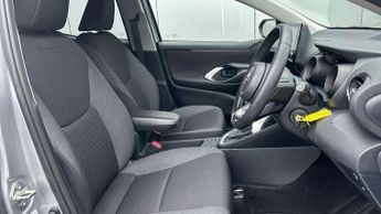 Toyota Yaris 1.5 Hybrid Design 5dr CVT