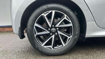 Toyota Yaris 1.5 Hybrid Design 5dr CVT
