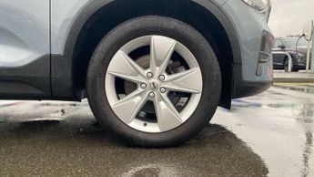 Volvo XC40 2.0 B3P Core 5dr Auto