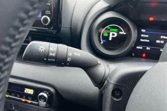 Toyota Yaris 1.5 Hybrid Design 5dr CVT