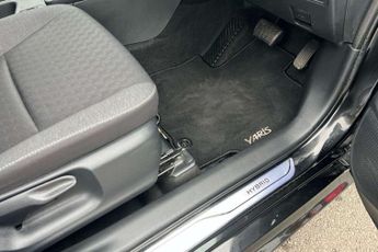 Toyota Yaris 1.5 Hybrid Design 5dr CVT