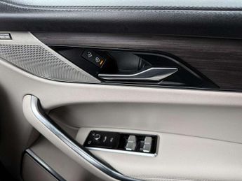Jaguar F-Pace 2.0 D200 SE 5dr Auto AWD
