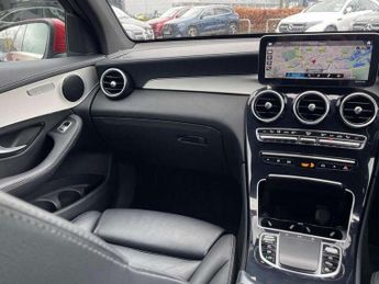 Mercedes-Benz GLC GLC 300 4Matic AMG Line 5dr 9G-Tronic