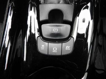 Toyota C-HR 1.8 Hybrid Design 5dr CVT