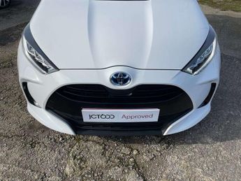 Toyota Yaris 1.5 Hybrid Design 5dr CVT