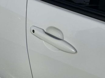 Toyota Yaris 1.5 Hybrid Design 5dr CVT