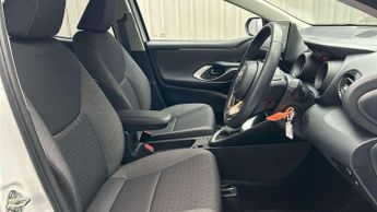 Toyota Yaris 1.5 Hybrid Design 5dr CVT