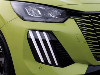 Peugeot 208 1.2 Hybrid 100 Allure 5dr e-DSC6