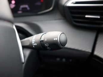 Peugeot 208 1.2 Hybrid 100 Allure 5dr e-DSC6