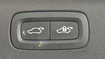 Volvo XC90 2.0 T8 PHEV Plus Pro Dark 5dr AWD Geartronic