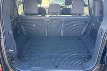 Land Rover Defender 3.0 D250 X-Dynamic SE 110 5dr Auto