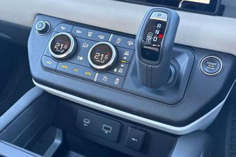 Land Rover Defender 3.0 D250 X-Dynamic SE 110 5dr Auto