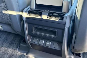 Land Rover Defender 3.0 D250 X-Dynamic SE 110 5dr Auto