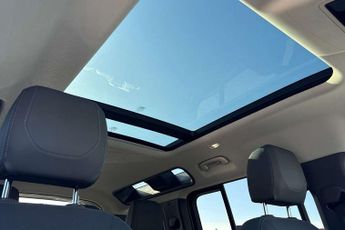 Land Rover Defender 3.0 D250 X-Dynamic SE 110 5dr Auto