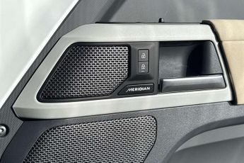 Land Rover Defender 3.0 D250 X-Dynamic SE 110 5dr Auto
