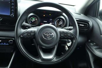 Toyota Yaris 1.5 Hybrid Design 5dr CVT