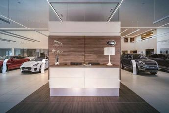 Land Rover Range Rover Evoque 1.5 P300e R-Dynamic SE 5dr Auto