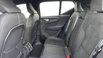 Volvo XC40 2.0 B4P Plus Dark 5dr Auto