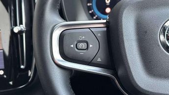 Volvo XC40 2.0 B4P Plus Dark 5dr Auto