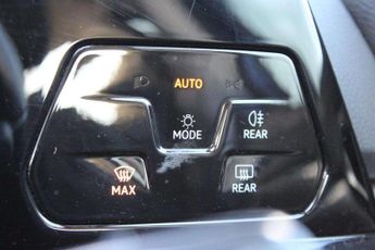 Volkswagen Golf Estate 1.5 eTSI Life 5dr DSG